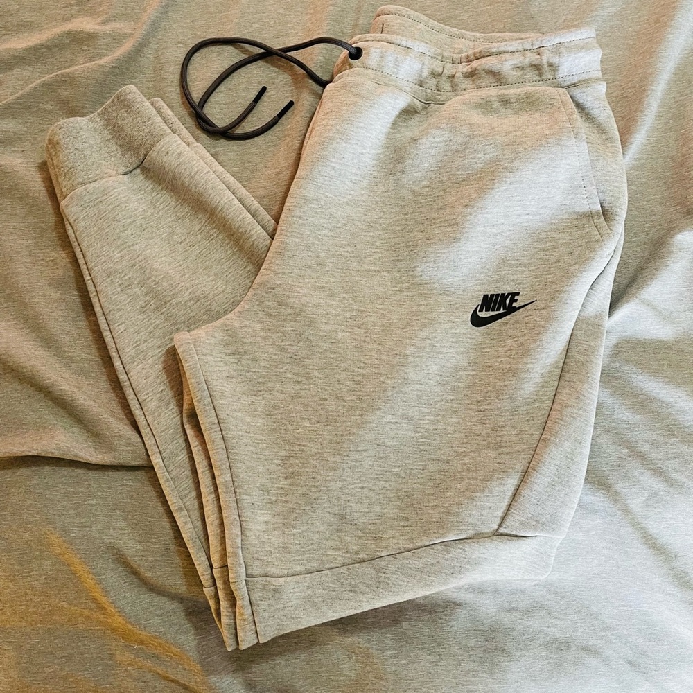 Nike Tech Fleece Joggers Gray Men’s L